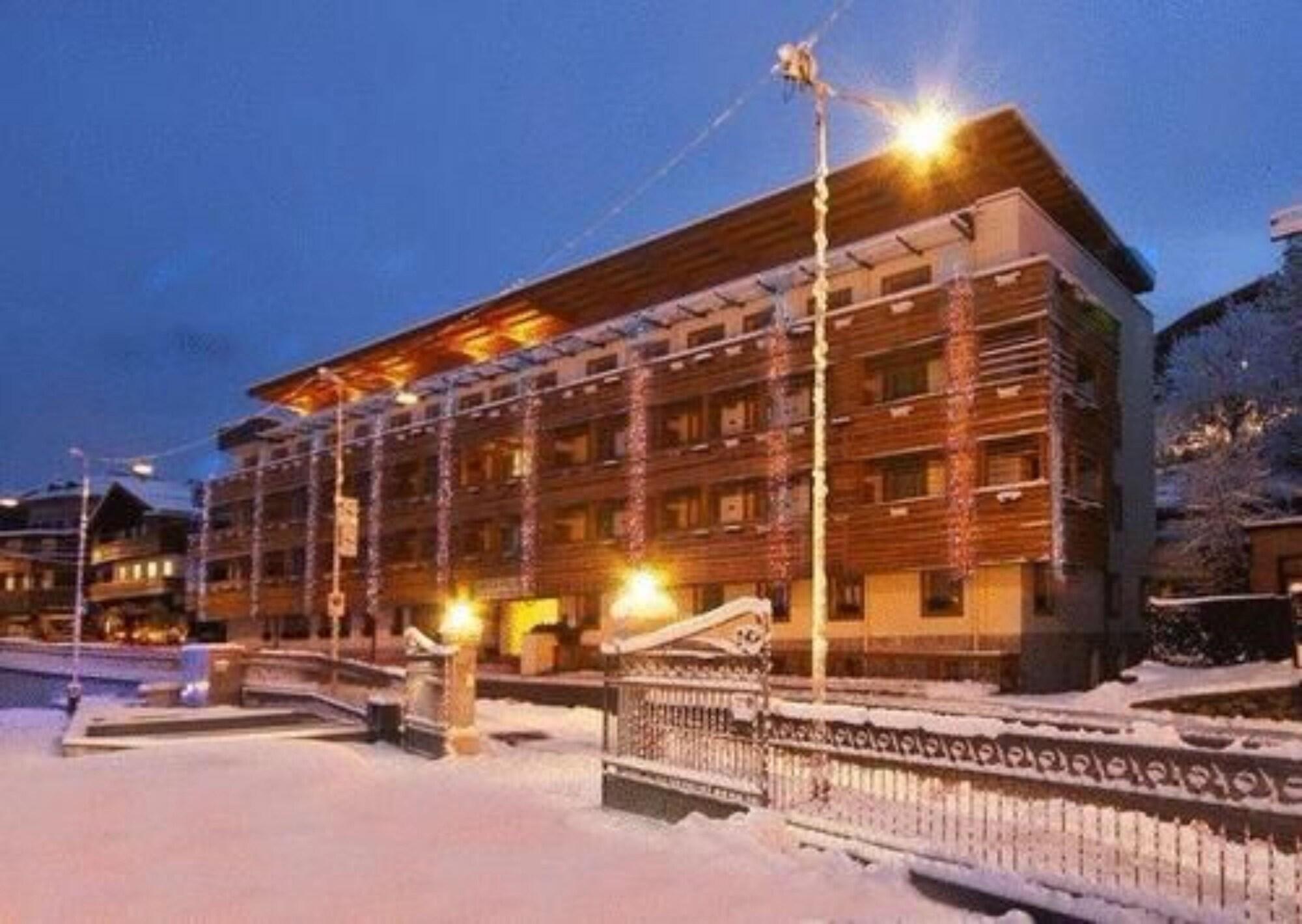 Radisson Residences Savoia Palace Cortina d’Ampezzo Exterior foto
